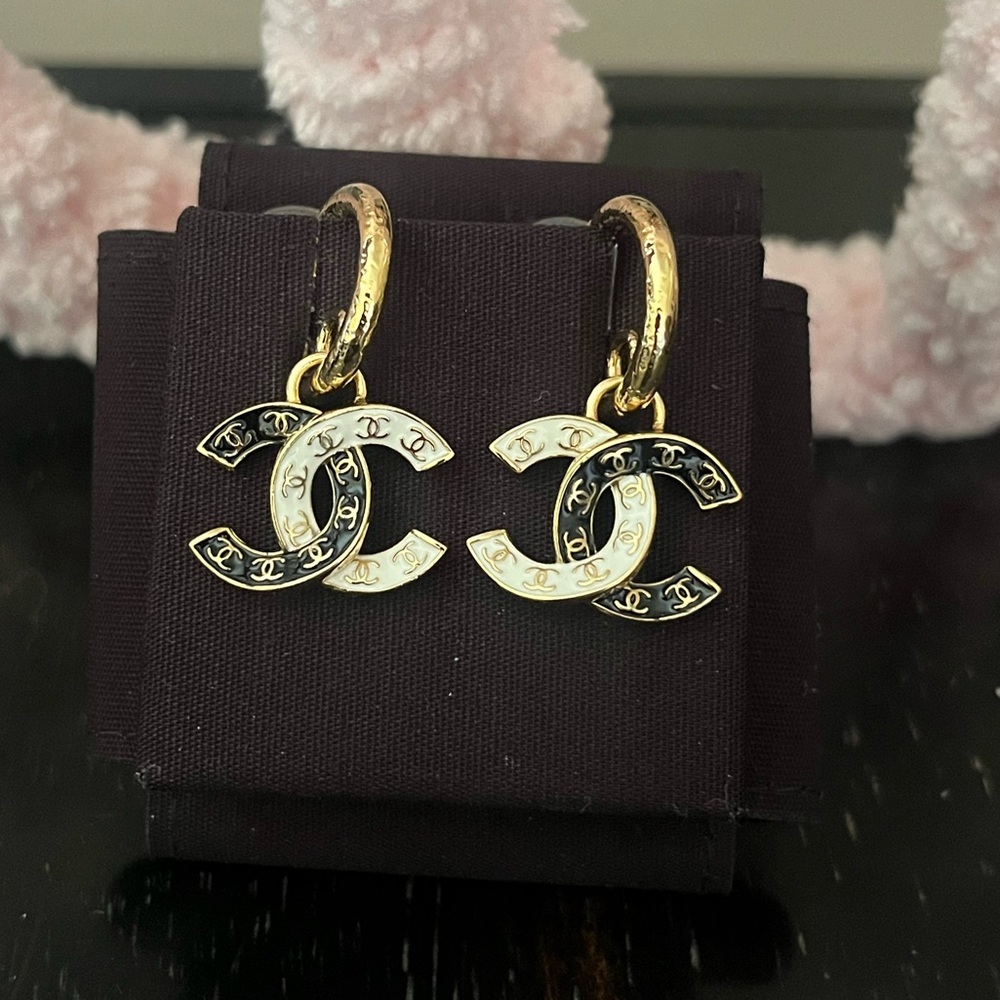 BRAND NEW CHANEL DANGLE EARRINGS (PIERCED)